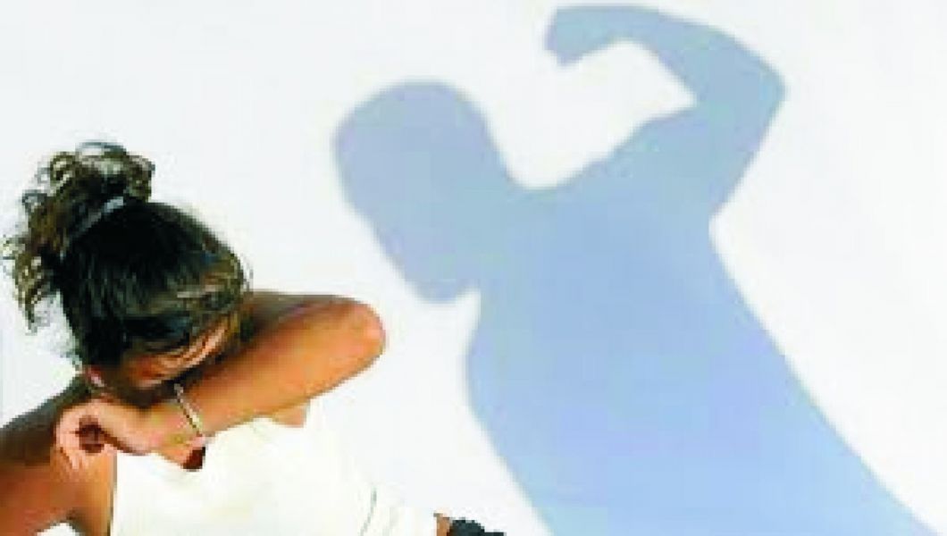 Condenado a 6 meses de prisión por agredir a su mujer en la vía pública ...