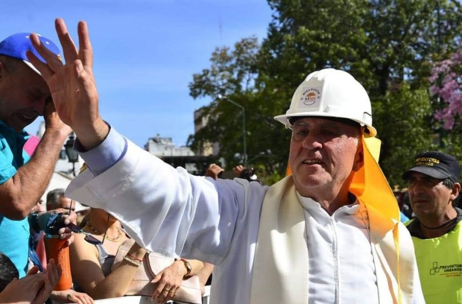 86976-el-padre-dante-bernacki-fue-intervenido-por-un-episodio-cardiaco