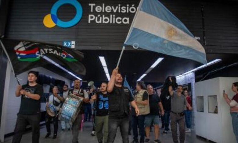 El Gobierno prorrogó por un año la intervención de varias empresas de medios públicos, entre ellas Radio y Televisión Argentina (RTA),