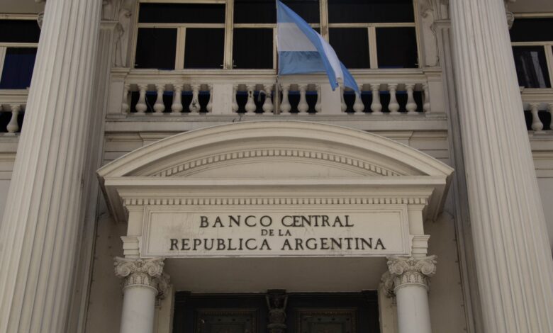 El Banco Central Intensifica la Venta de Reservas en medio de crisis