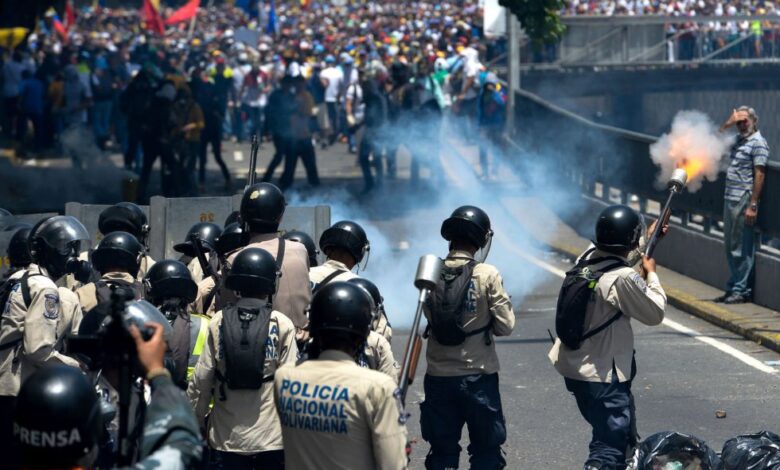 En Venezuela luchan por la democracia y crecen las protestas en varias ciudades