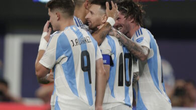 Argentina venció a Canadá con goles de Alvarez y Messi