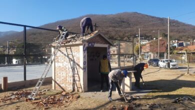 Removieron una gruta en desuso en el barrio Portal de Güemes