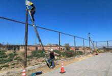 Se instaló luminarias en el playón deportivo de Palmeritas