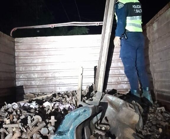 Se recuperó rieles de ferrocarril robados en Pluma de Pato