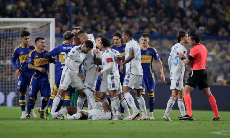 Boca mejoró y un gol de Cavani la dio el triunfo