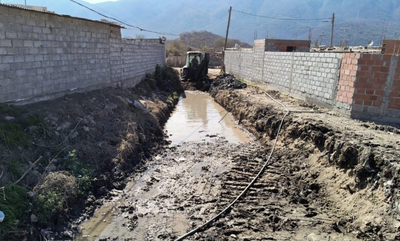 Avanza la limpieza del canal pluvial Urkupiña