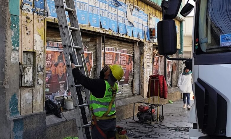 Retiraron cartelería en desuso en San Martín y Florida