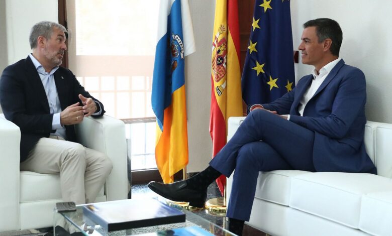 Sin avances en la reunión entre Sánchez y Clavijo sobre la crisis migratoria en Canarias