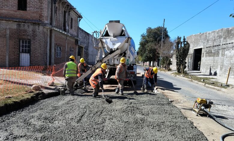 Realizan obras de hormigonado en el barrio San José