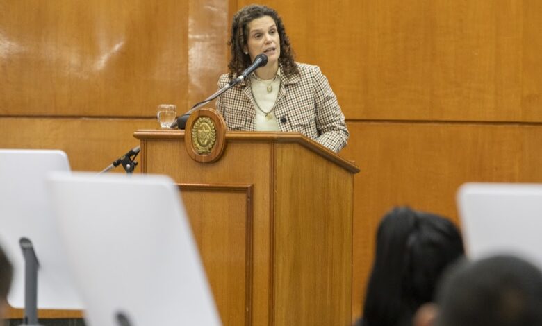 Cristina Fiore. Ministra de Educación