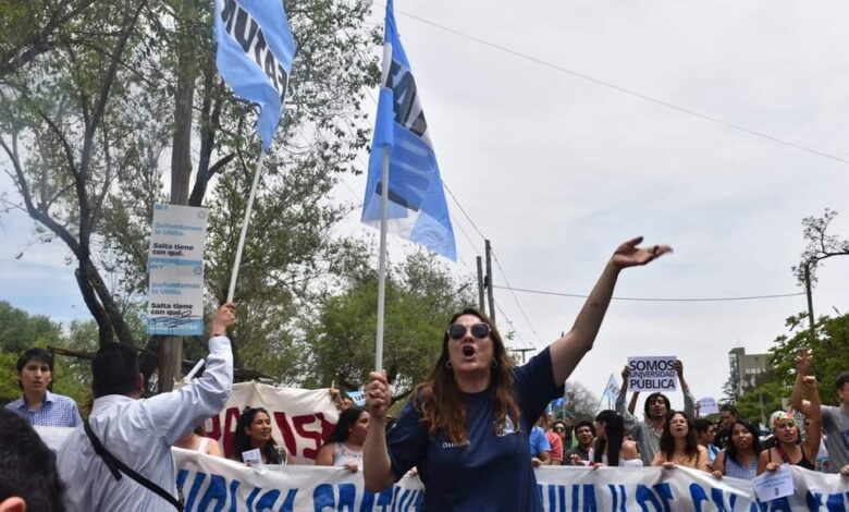 Manifestación de la Universidad Nacional de Salta