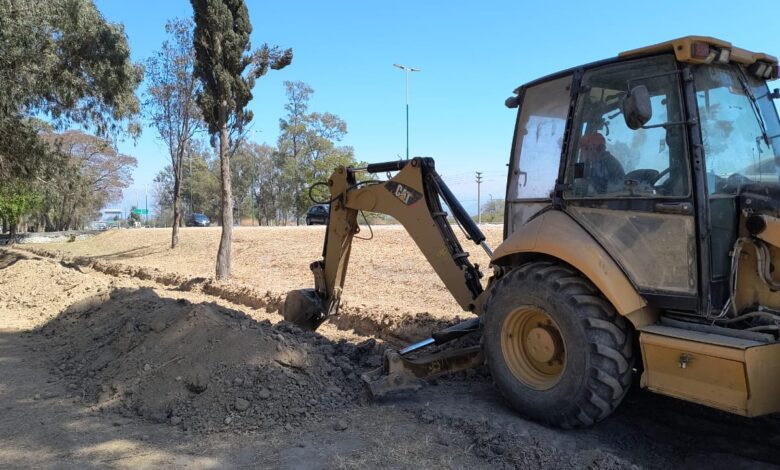 Se realiza la apertura del canal pluvial Banchik. Dicho desagüe se encontraba totalmente tapado por sedimentos acumulados.