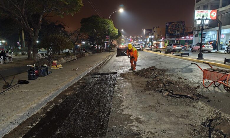 Se ejecutó bacheo nocturno sobre la av. Entre Ríos