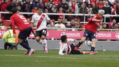 Pisotón y expulsión. Ni jugando con uno más River pudo vencer al Rojo. (TyC)