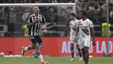 Deyverson festeja el primero del Mineiro. (AFP)