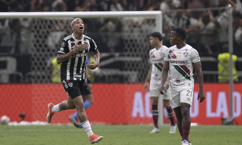 Deyverson festeja el primero del Mineiro. (AFP)