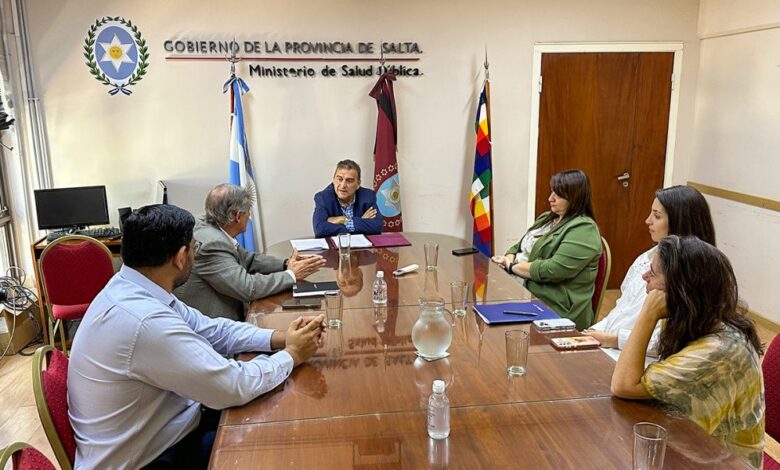 Tras firma de convenio se donó una ambulancia para Salar de Pocitos