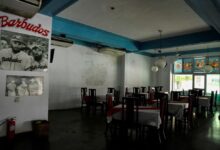 La imagen de un restaurant de La Habana sin electricidad (REUTERS/Norlys Perez)