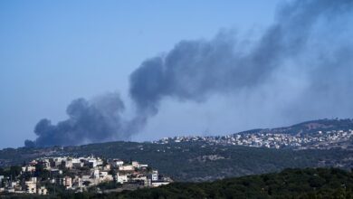 El humo se eleva desde el sur del Líbano tras ataques israelíes (REUTERS/Ayal Margolin)