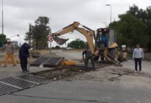 Se acondiciono la reja de captación de agua en la avenida Banchik