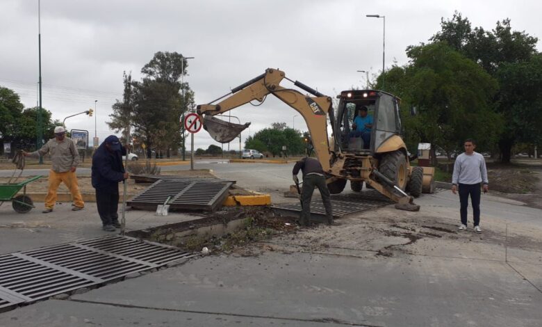 Se acondiciono la reja de captación de agua en la avenida Banchik