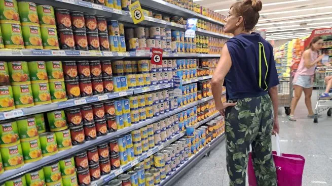 El Gobierno contiene el impacto inflacionario tras la suba del dólar