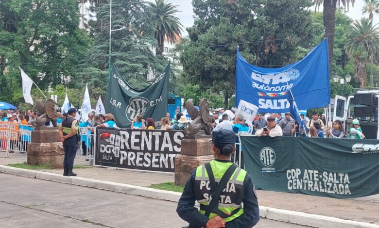 Trabajadores de Rentas en la Legislatura.