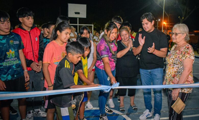 Se inauguró un nuevo playon deportivo en barrio 200 Viviendas de la ciudad de Tartagal. Además, se culmino la obra de construcción de vereda, instalación de luminaria LED y pavimentación de calle.