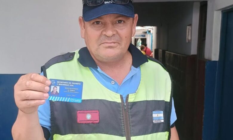 Los trabajadores ya cuentan con sus credenciales.