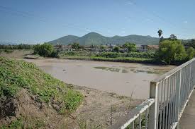 Se encontró un hombre sin vida en el río Arenales