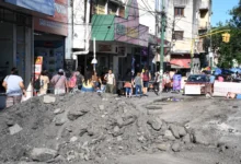 Trabajan en la reconstrucción de dársenas de colectivos en Av. San Martín