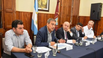El ministro Mangione con senadores.