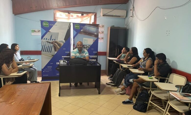 Clases presenciales de medicina. Foto: Municipalidad de Orán