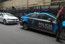 El auto de los diplomáticos fue escoltado hasta la embajada rusa en la calle Rodríguez Peña.