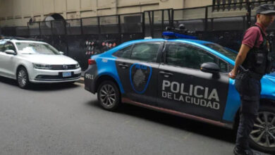 El auto de los diplomáticos fue escoltado hasta la embajada rusa en la calle Rodríguez Peña.