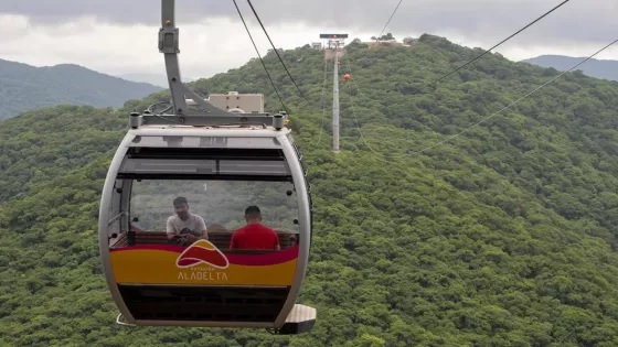 Sáez inaugura el teleférico del Ala Delta