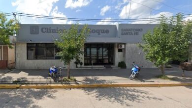 La clínica San Roque, donde la mujer llevó al bebé apuñalado y fue detenida.