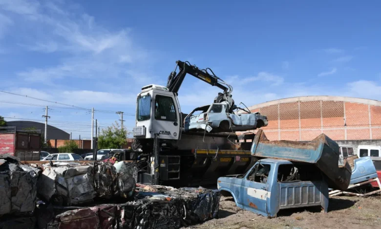 Compactaron alrededor de 50 vehículos abandonados