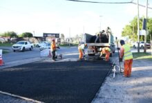 La Municipalidad realiza los últimos bacheos nocturnos del año 2024
