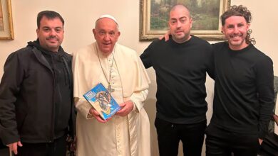 Luis Lamas, el Papa Francisco, Pato Fontanet y Juano Falcone, en la audiencia privada en el Vaticano (Gentileza Roberto Carles)