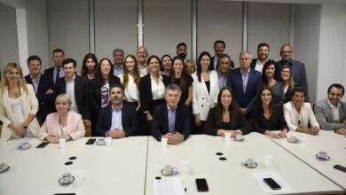 Mauricio Macri junto con diputados del PRO