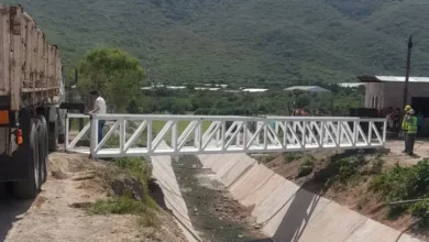 Se colocó una nueva pasarela peatonal sobre el canal Adeta, con estructura metálica cuenta con 14 metros a altura del barrio Fraternidad.