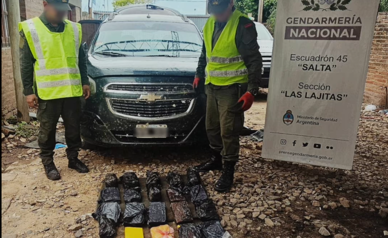 Las Lajitas: Gendarmería incauta 29 kilos de cocaína en vehículo en el "Gauchito Gil"