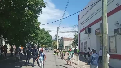 Los disturbios comenzaron durante un sorteo de 15 puestos laborales organizado por la UOCRA en la Casa de la Cultura