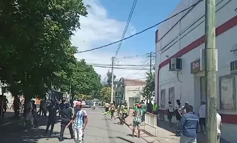 Los disturbios comenzaron durante un sorteo de 15 puestos laborales organizado por la UOCRA en la Casa de la Cultura