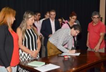Güemes: 9 familias reciben sus escrituras y 14 iniciarán trámites