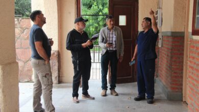Se realizó un relevamiento en las escuelas para identificar las reparaciones menores necesarias, como ajustes en las instalaciones eléctricas, sanitarias, de carpintería y pintura, entre otros arreglos.
