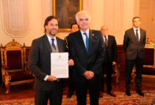 El presidente uruguayo Luis Lacalle Pou junto al embajador de Argentina en Uruguay, Martín García Moritán (@GarciaMoritan)