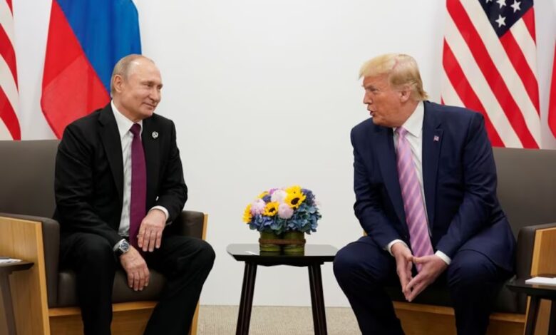 Donald Trump anunció que organizará una reunión con Vladimir Putin con el objetivo de “poner fin” a la guerra en Ucrania (REUTERS/Kevin Lamarque/ARCHIVO)